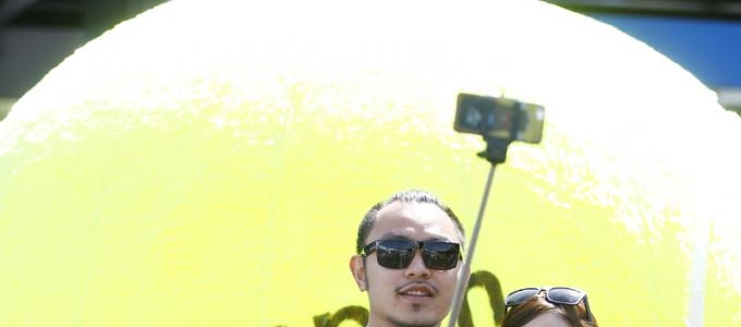 Wimbledon bans selfie-sticks