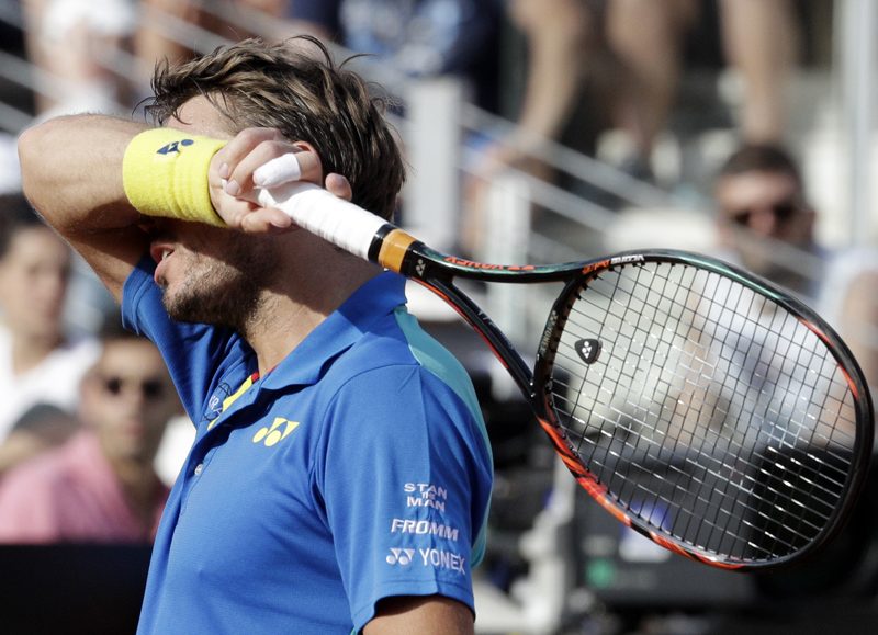 Zverev downs Isner to reach Italian Open final