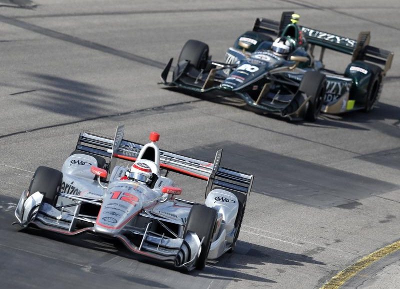 Helio Castroneves wins in Iowa to end 3-year drought