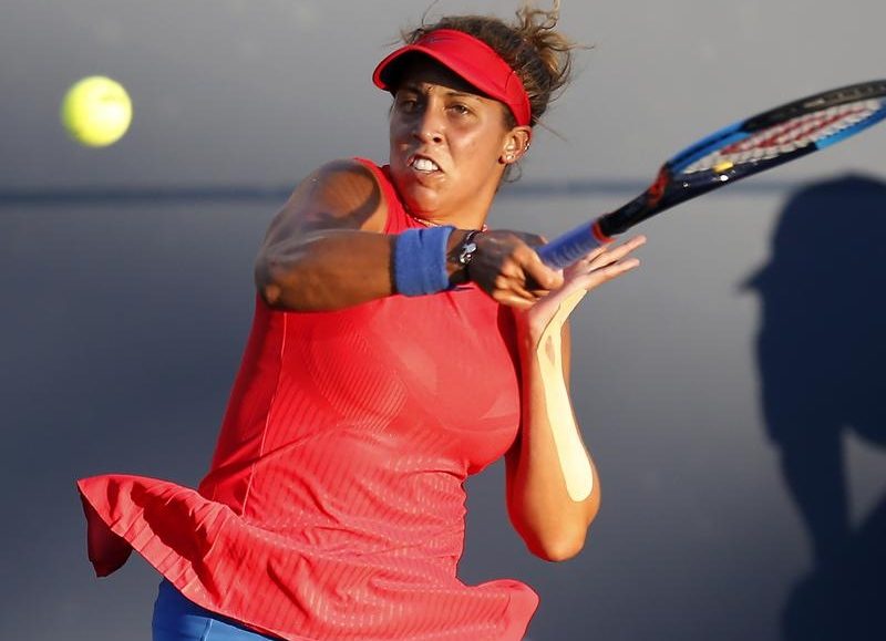 Muguruza marches on in Stanford
