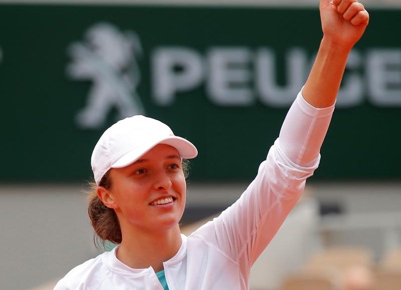 Teenager Swiatek into French Open final | Sports News ...
